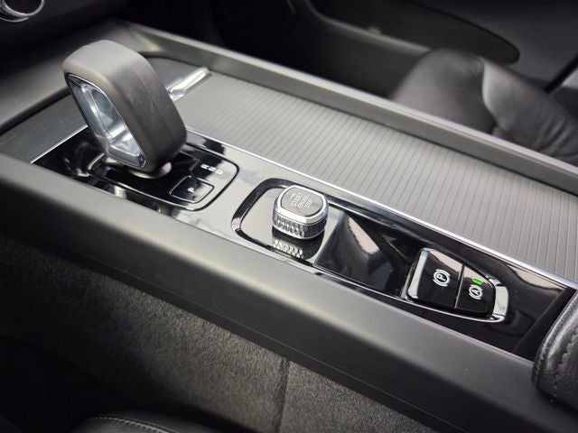 2023 Volvo XC60 B5 Core