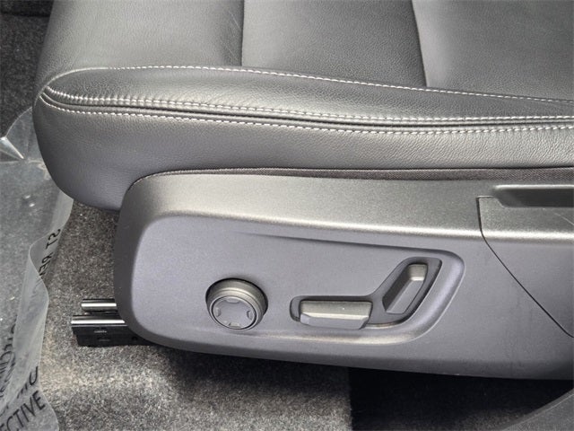 2025 Volvo XC40 B5 Core