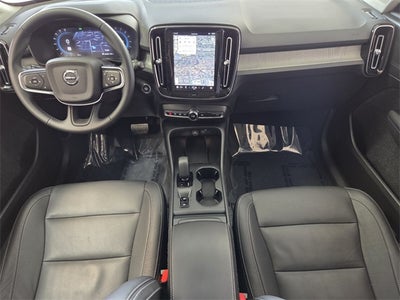 2025 Volvo XC40 B5 Core