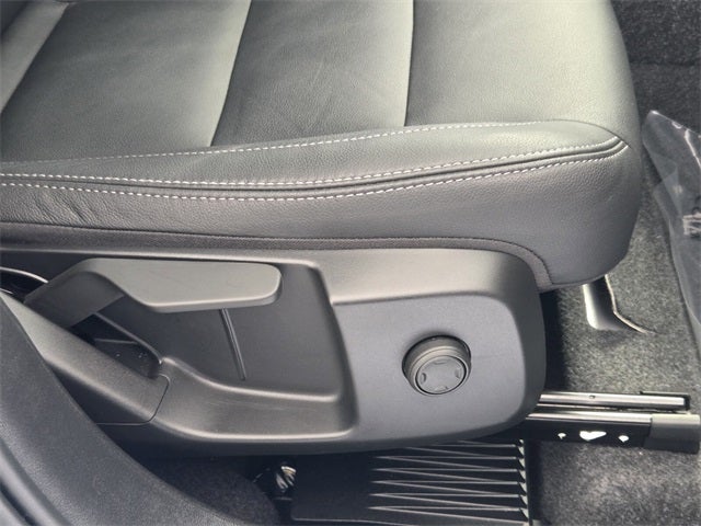 2025 Volvo XC40 B5 Core