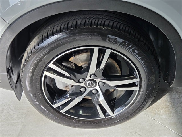 2025 Volvo XC40 B5 Core