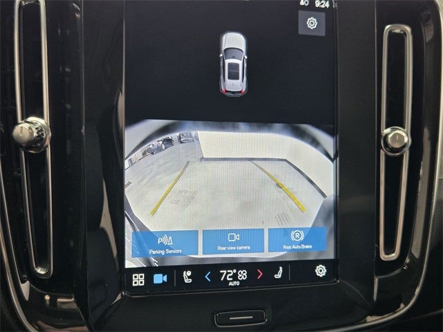 2025 Volvo XC40 B5 Core