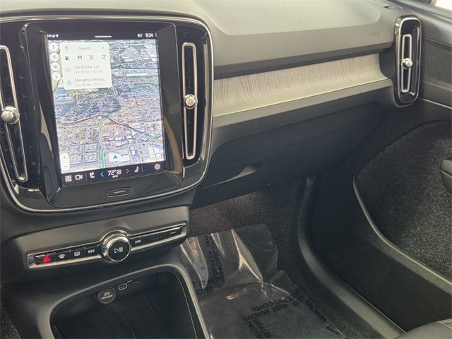 2025 Volvo XC40 B5 Core