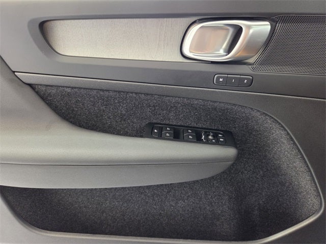 2025 Volvo XC40 B5 Core