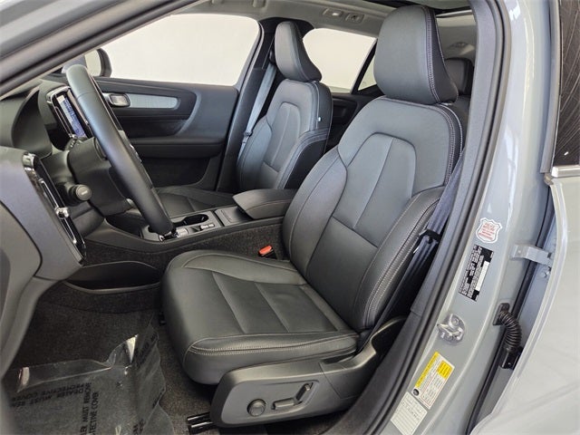 2025 Volvo XC40 B5 Core