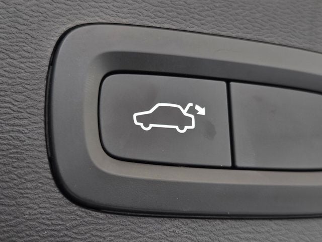 2023 Volvo XC40 B5 Core