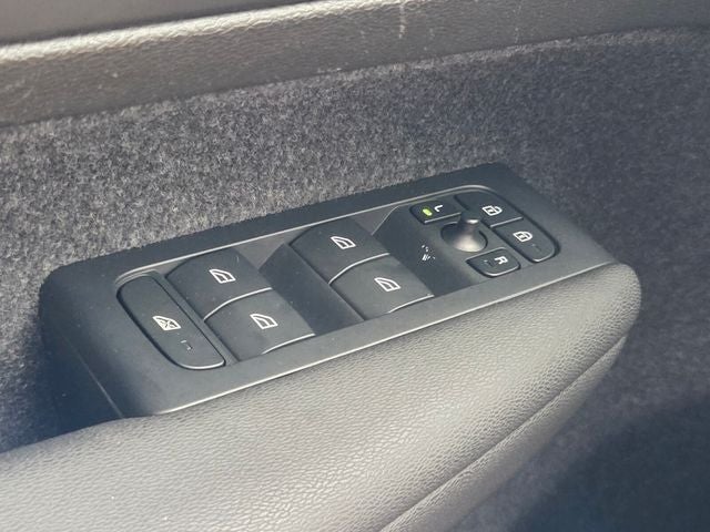 2023 Volvo XC40 B5 Core