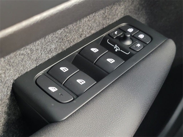 2026 Volvo XC40 B5 Core