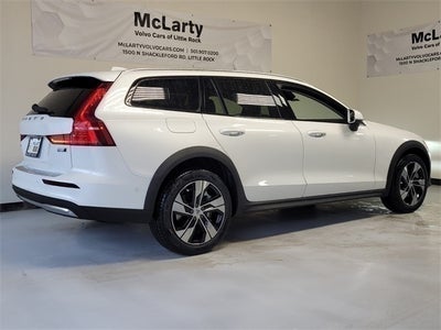 2026 Volvo V60 Cross Country B5 Plus