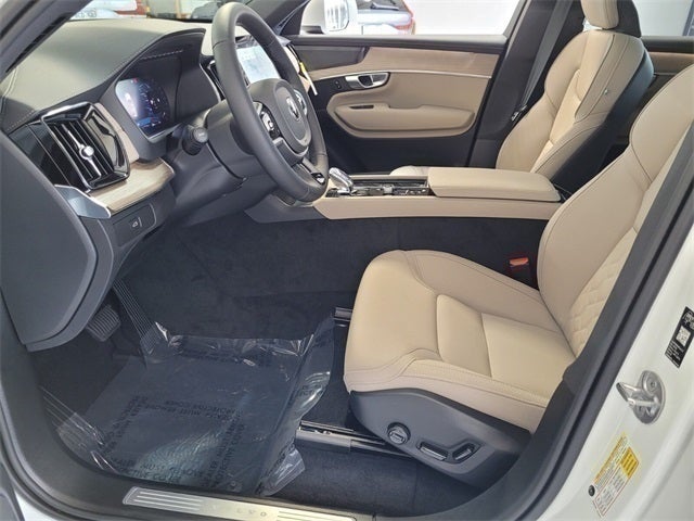 2026 Volvo XC90 B5 Plus