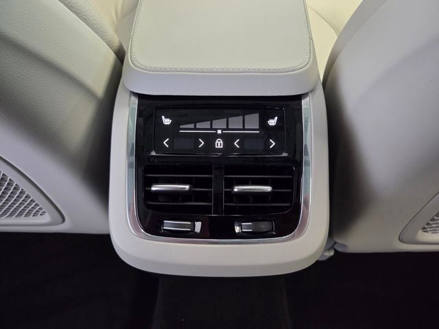 2025 Volvo XC90 B5 Plus