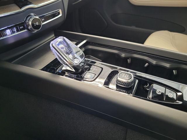 2026 Volvo XC60 B5 Core