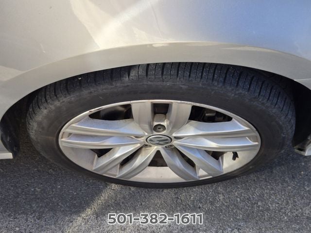 2018 Volkswagen Passat 2.0T SEL Premium