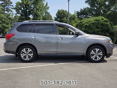 2020 Nissan Pathfinder SV