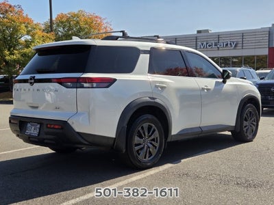 2022 Nissan Pathfinder SV