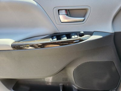 2017 Toyota Sienna L Handicap Lift Handicap Lift
