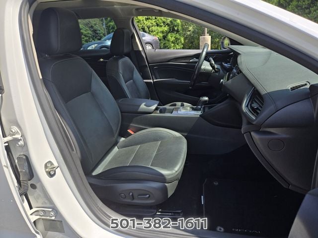 2019 Buick Regal TourX Essence
