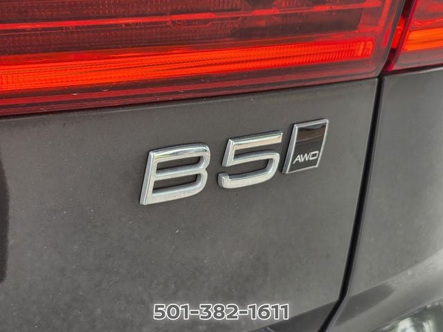 2023 Volvo XC60 B5 Ultimate Bright Theme