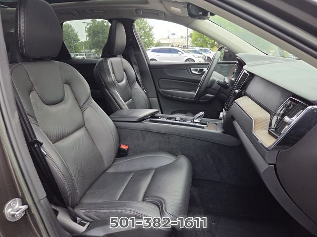 2023 Volvo XC60 B5 Ultimate Bright Theme