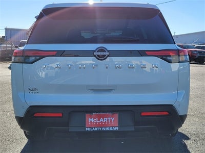 2025 Nissan Pathfinder SV