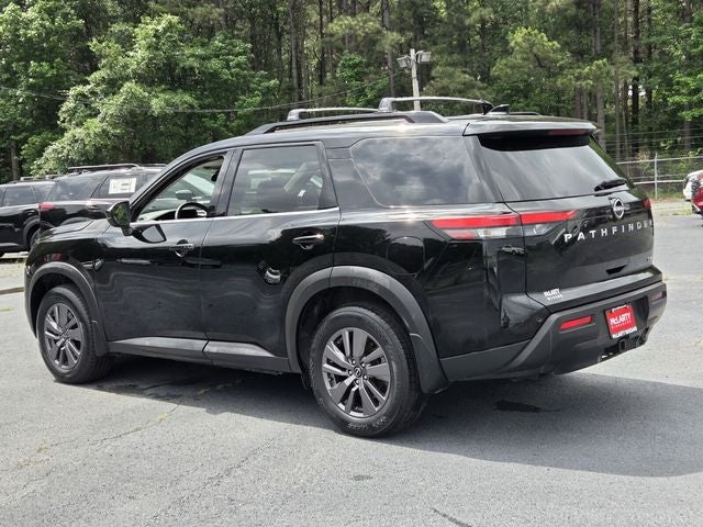 2023 Nissan Pathfinder SV