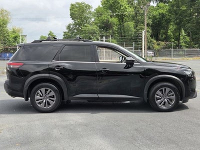 2023 Nissan Pathfinder SV
