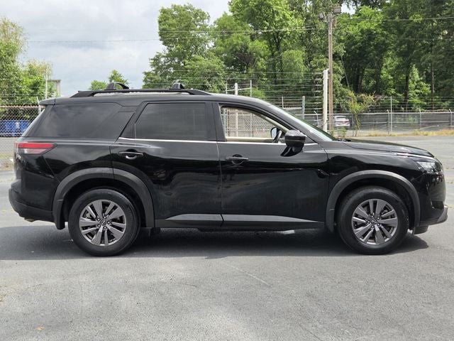 2023 Nissan Pathfinder SV