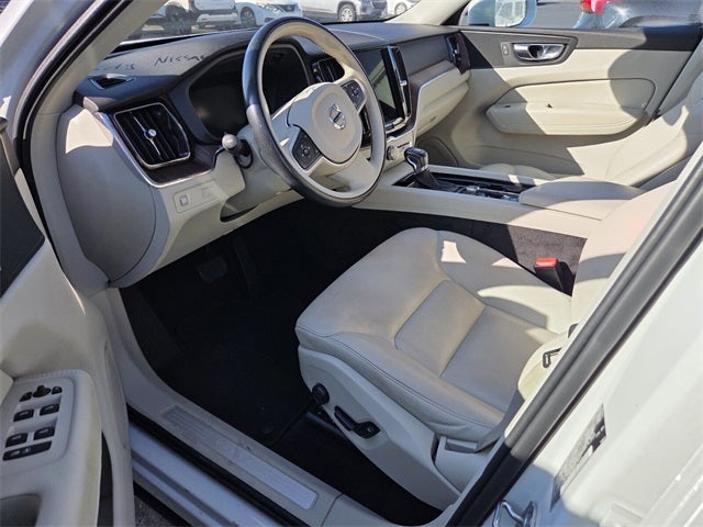 2021 Volvo XC60 T5 Momentum