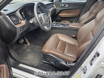 2022 Volvo XC60 B5 Momentum